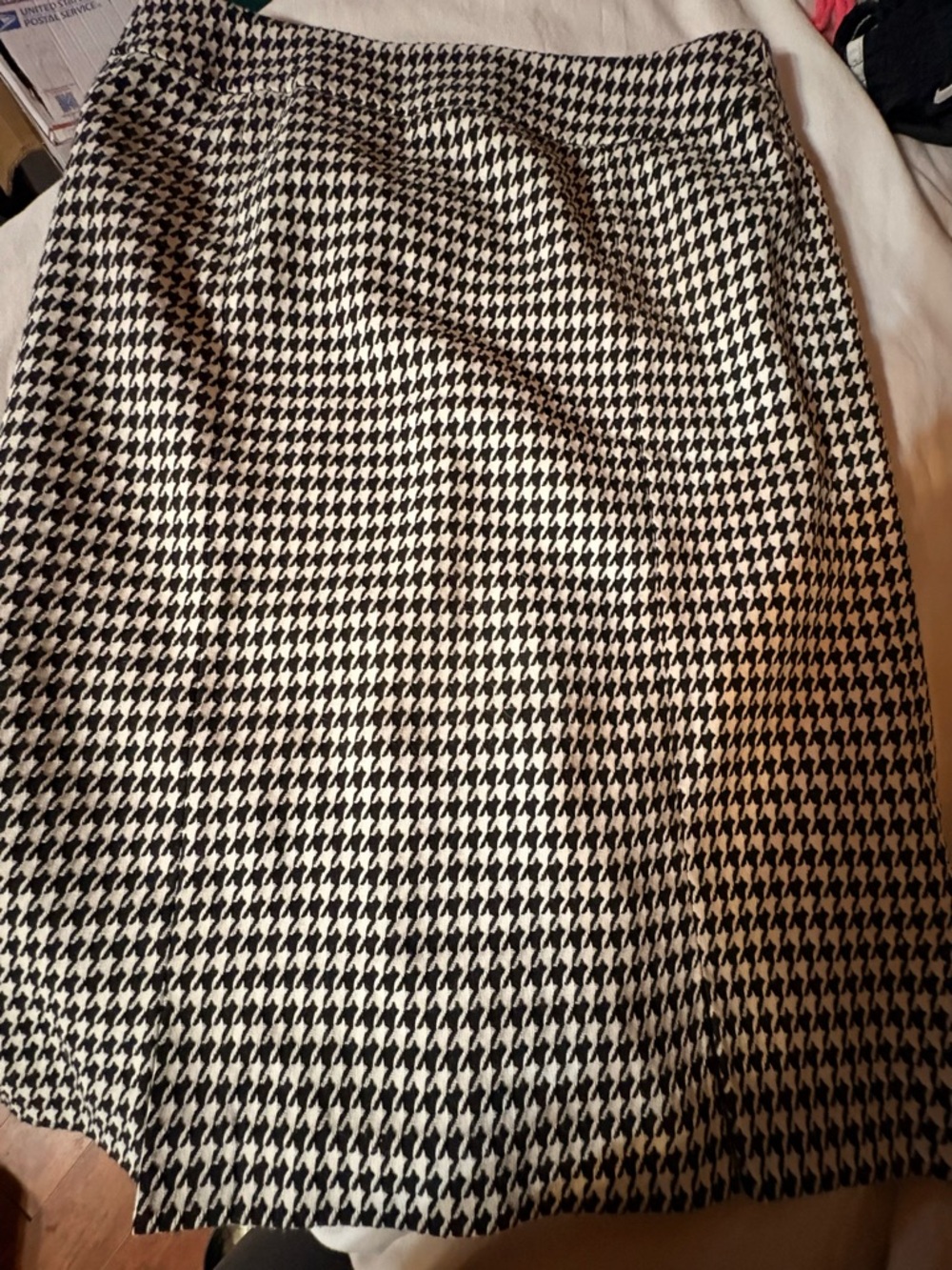 Kasper Black and White Houndstooth Pencil Skirt - Picture 2 of 4